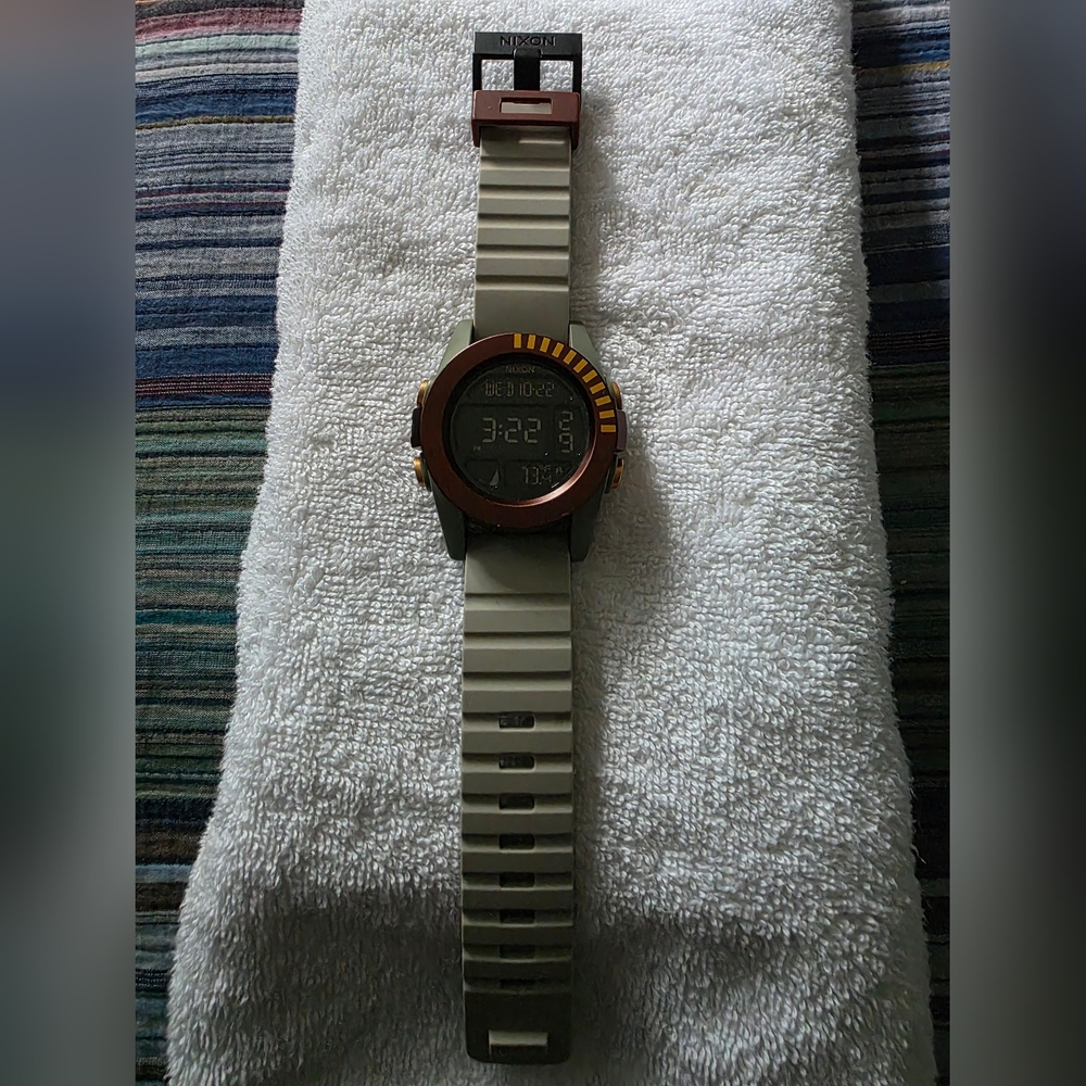Nixon Boba Fett THE UNIT Watch Red / Gray "As You Wish" **EUC** EXTREMELY RARE - Picture 8 of 8